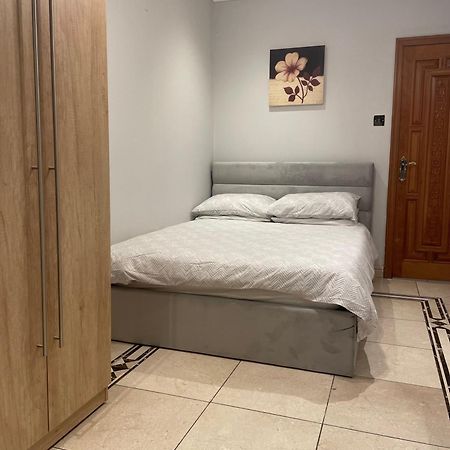 North London Studio Apartment Exterior photo