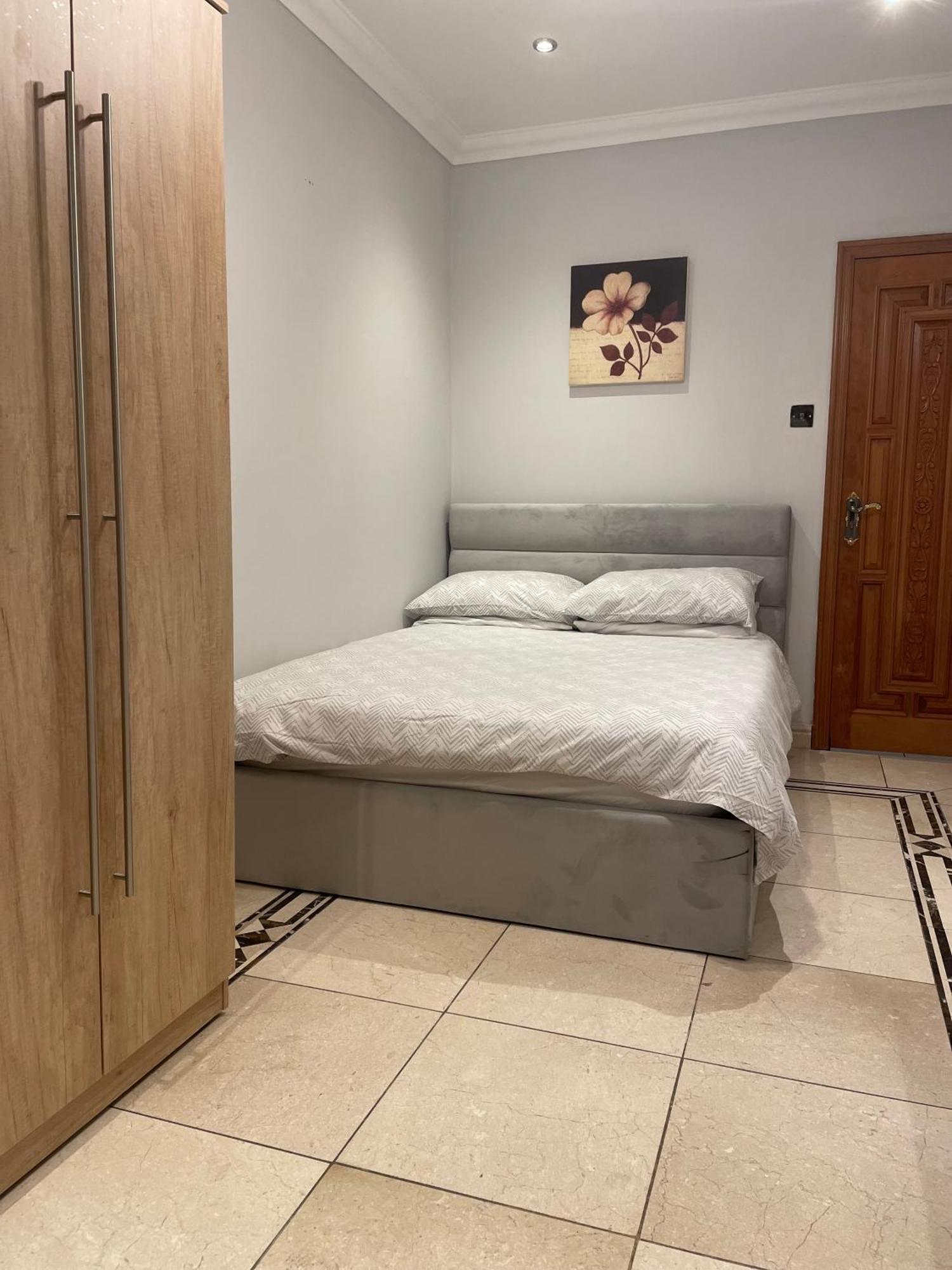 North London Studio Apartment Exterior photo