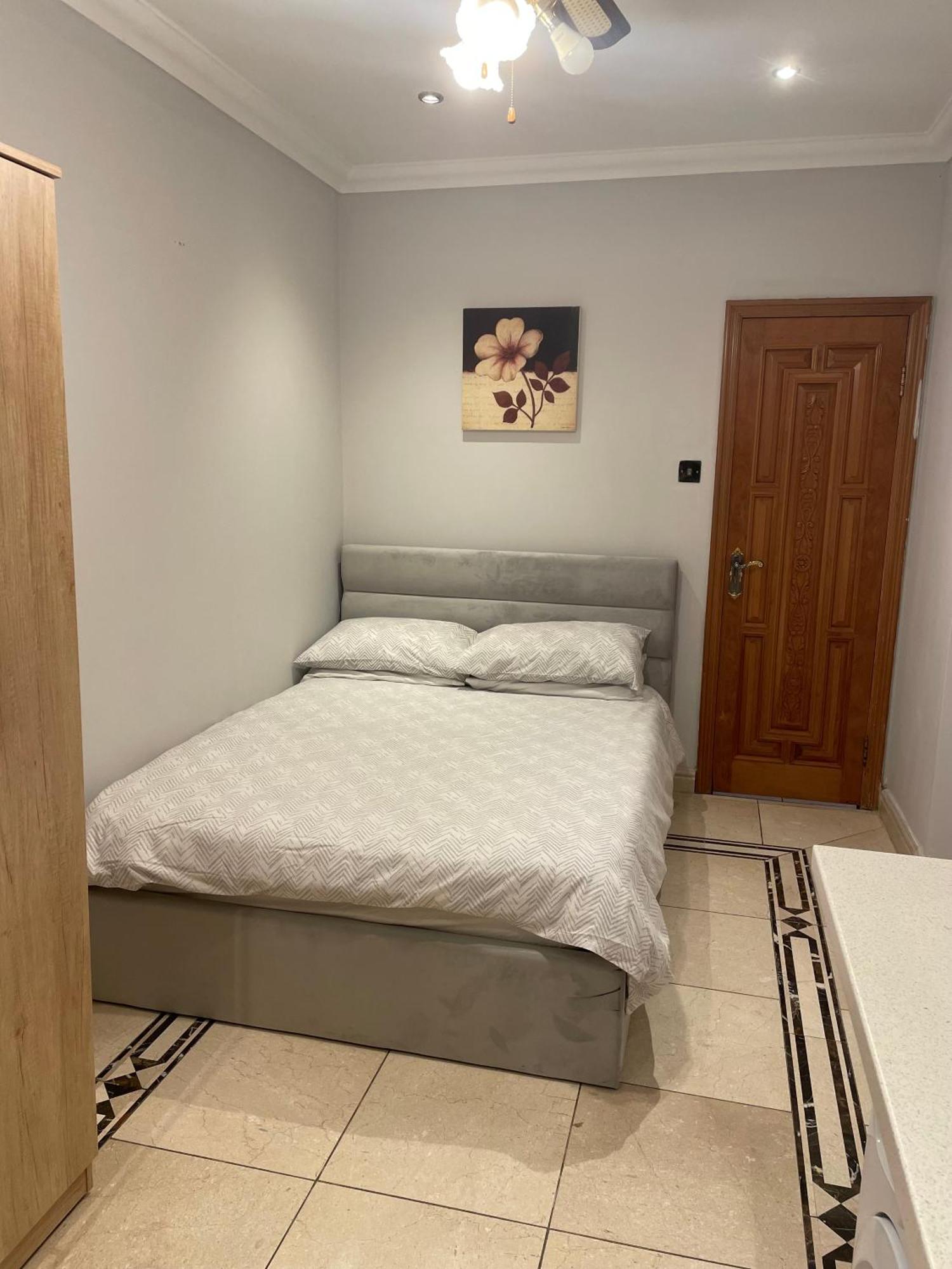 North London Studio Apartment Exterior photo
