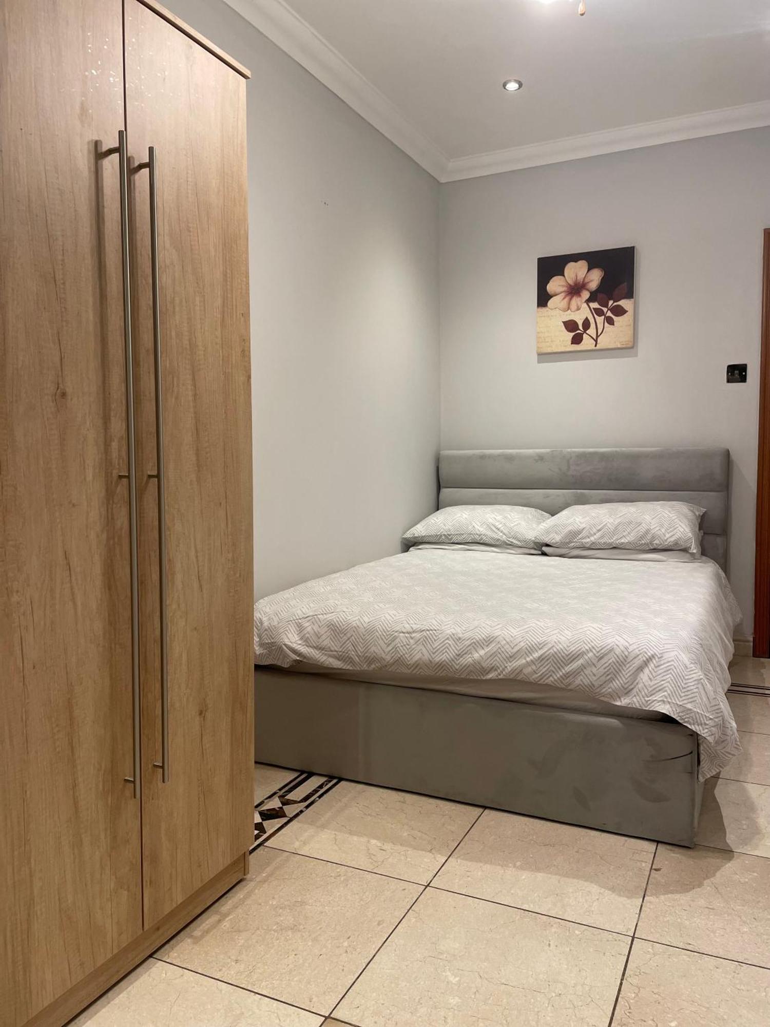 North London Studio Apartment Exterior photo
